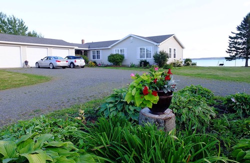 Vernon Bridge House | BLUEWATERS RETREAT VACATION HOME