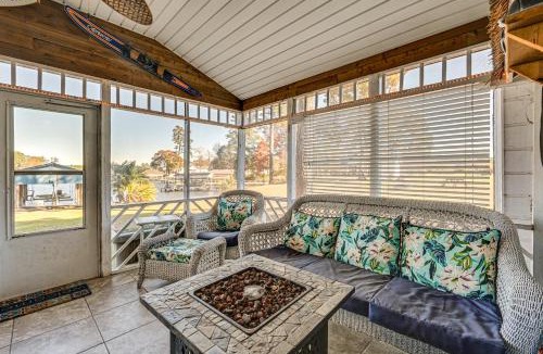 Bath House | Boat Dock & Fire Pit: Waterfront Bath Getaway!