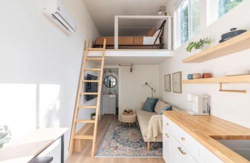 Holly Apartment | BoHo Tiny Home - Walkable to the Best of East Austin