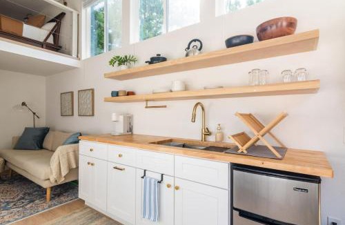 Holly Apartment | BoHo Tiny Home - Walkable to the Best of East Austin