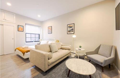 Prudential - St. Botolph Apartment | Bold and Spacious Studio Back Bay