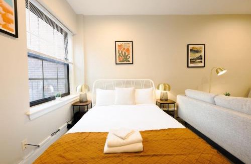 Prudential - St. Botolph Apartment | Bold and Spacious Studio Back Bay