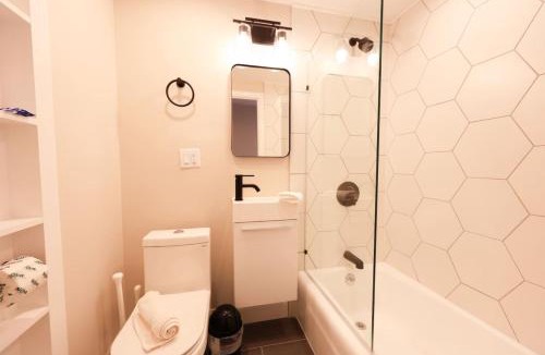 Prudential - St. Botolph Apartment | Bold and Spacious Studio Back Bay