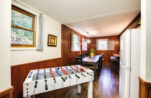 Boone Cottage | Boone Vacation Rental w/Private Hot Tub & Deck