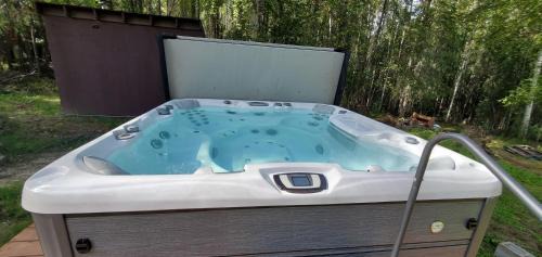 Fairbanks Bed & Breakfast | Borealis Bungalow and Hot Tub