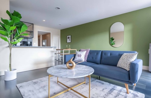 Riverside Apartment | Boulevard Stays Relaxed 1BR King Suite Near Downtown, Pool & Gym Access