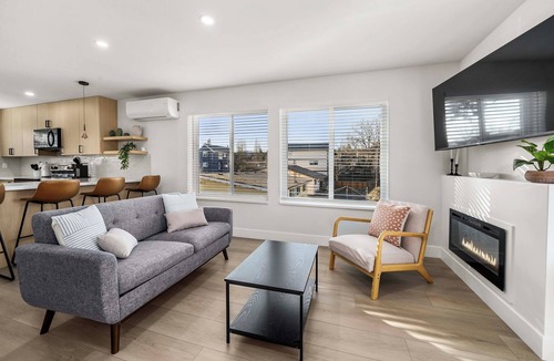 Brighton House | Brand New 3BR Townhome - Near Light Rail & Airport