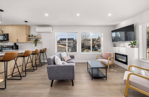 Brighton House | Brand New 3BR Townhome - Near Light Rail & Airport