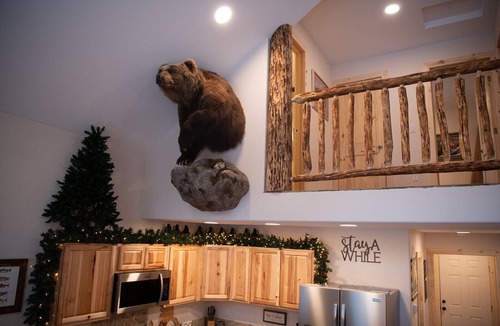 Fishhook House | Brand-new Alaskan custom home awaits you in the heart of Hatcher Pass!