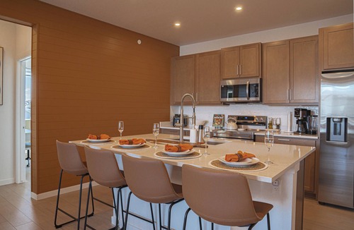 Parker Condo | Brand New, Cozy & Modern Condo – Dogs Welcome!