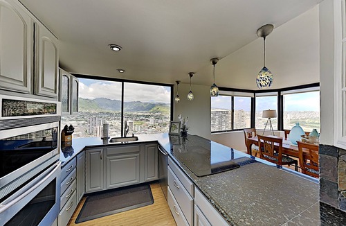 McCully - Moiliili Condo | Breathtaking Hawaiian Monarch 2-Bedroom Penthouse