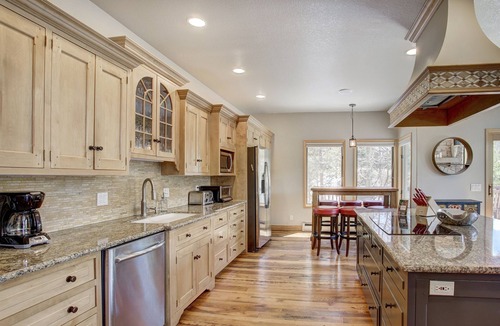 Warrior's Mark West House | 🏆 Breck Home | Hot Tub | 4 Kings | Sleeps 16 | 7 Bedrooms | FreeShuttle | Views