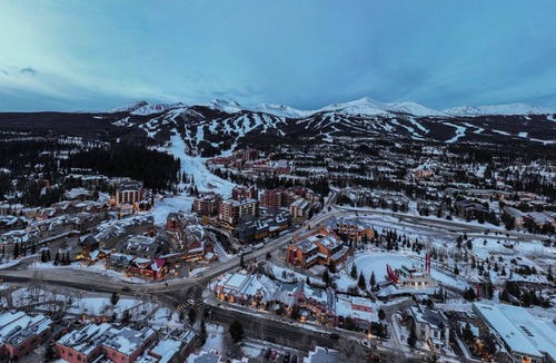 Historic District Hotel | Breckenridge Hotel Room | Cozy King Bed