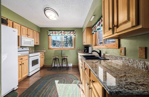 Historic District House | Breckenridge True Ski In/Ski Out Walk to Main St Sleeps 10 Peak 9 Hot Tub Pool!