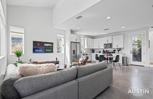 Brentwood House | Brentwood Getaway 2BR 2.5BA w King Suites Mins from Honky Tonk by Austin Vacay