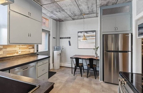 Oberlin Apartment | Brick Loft | Historic Downtown Walk-Up + Parking