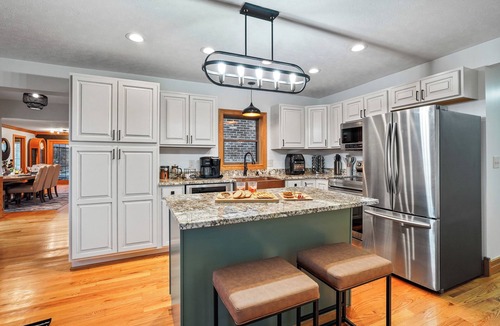 Laurelville House | Brickhouse | Pets, HeatedPool, GameBarn, Hottub, Secluded, & More