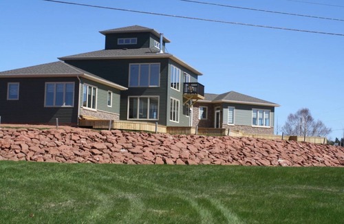 Cardigan Apartment | Brielle’s River Retreat….Open Concept Suite