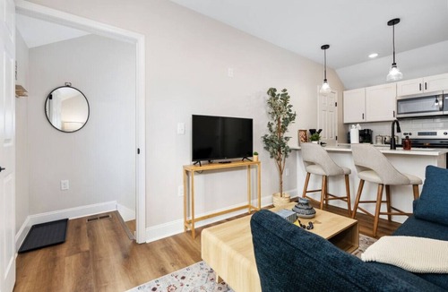 Victorian Village House | Bright 1-Bed Carriage Apartment with Garage Parking in Walkable Columbus Location