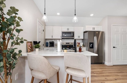 Victorian Village House | Bright 1-Bed Carriage Apartment with Garage Parking in Walkable Columbus Location