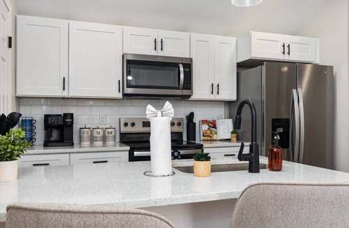 Victorian Village House | Bright 1-Bed Carriage Apartment with Garage Parking in Walkable Columbus Location