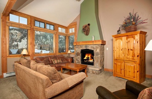 Keystone Condo | Bright 2 Bedroom Premier Townhouse with Fireplace!