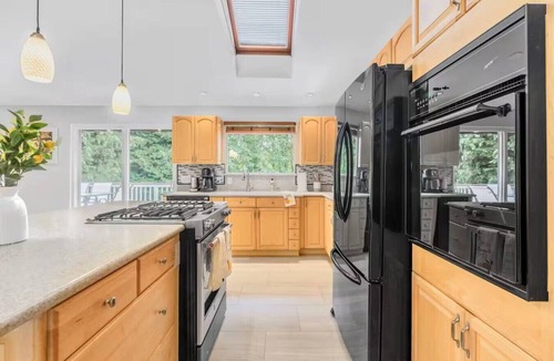 Tukwila House | Bright 3BR/2BA Upper Unit | Close to SeaTac
