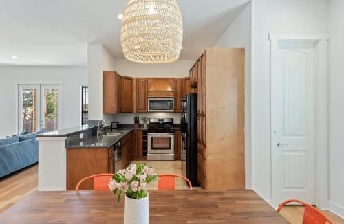 Central East Austin House | Bright 3BR Home - East ATX - Cowboy Pool - Near UT