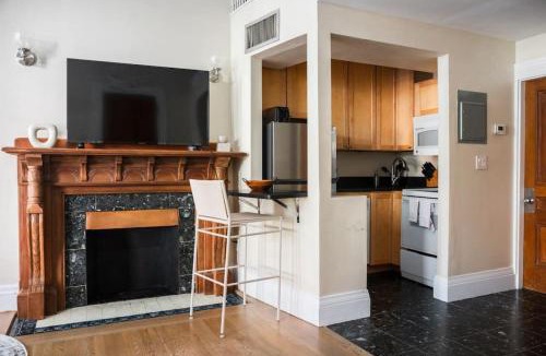 Back Bay Apartment | Bright Back Bay Studio