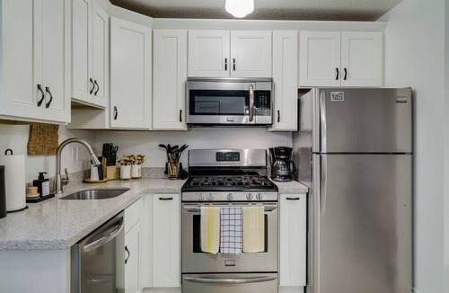 University Park Apartment | Bright & Cozy Walkable U of P Studio, Fast WiFi