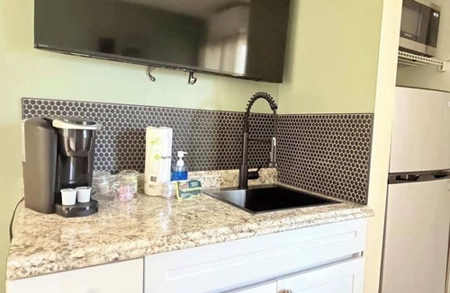 Little River Apartment | Bright Studio at Bay Tree, Little River