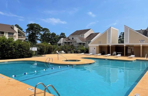 Little River Apartment | Bright Studio at Bay Tree, Little River