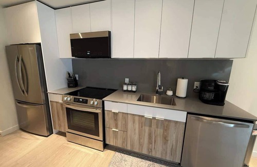 North End Apartment | Bright, warm & spacious 1 BR in North End Halifax