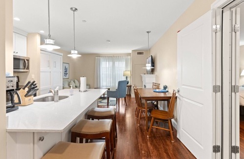 York Beach Condo | Bright York Beach Studio Condo | Full Kitchen, Fireplace & Ocean View