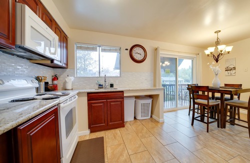 Brighton Apartment | Brighton Upper Suite Near Park & Light Rail