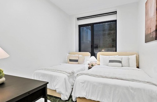 Corey Hill Apartment | Brookline LUX Apt Rooftop GameRoom Subway
