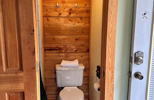 Homer Cabin | Brooks Falls, Homer Floatplane Lodge