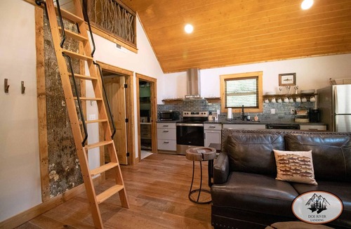 Roan Mountain Cabin | Brown Trout Cabin - 1 Bedroom + Loft & Sleeper Cabin, River Access