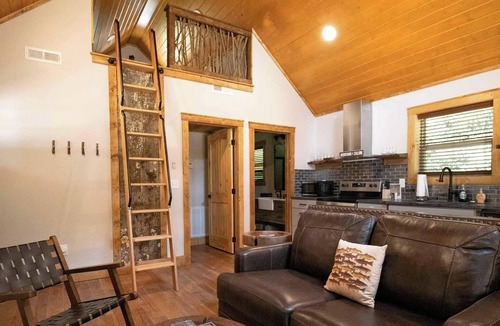 Roan Mountain Cabin | Brown Trout Cabin - 1 Bedroom + Loft & Sleeper Cabin, River Access