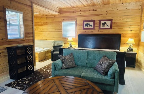 Frank Cabin | Buck Hill Tiny Home Cabin #5 Honeymoon Suite ADA Compliant