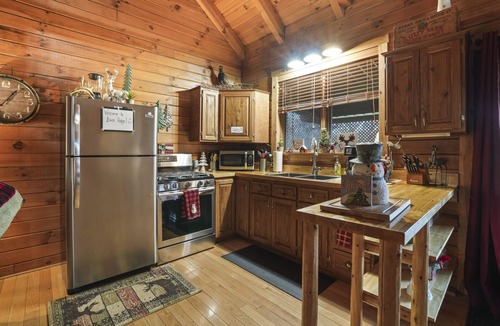 Laurelville Cabin | Buck Ridge | Hocking Hills, Rustic Cabin, Hot Tub