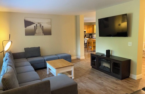 Tamworth House | Buddy Home Swift River waterfront family and dog friendly