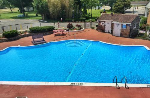 Riverside Hotel | Budget Host East End Riverhead