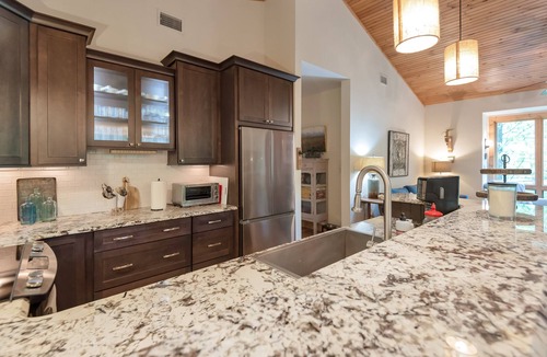 West Jefferson Cottage | By The New River - Hot Tub - Fireplace - Covered Porch