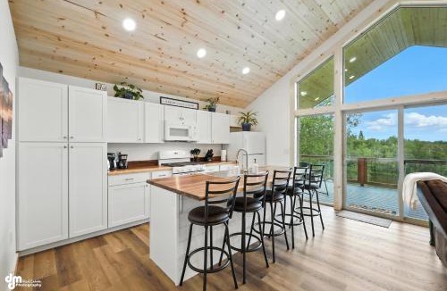 Palmer House | Cabin By The Lake