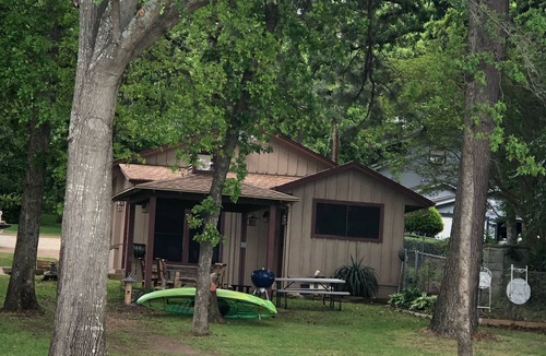 Eustace Cabin | cabin on lakefront on cedar creek , tx