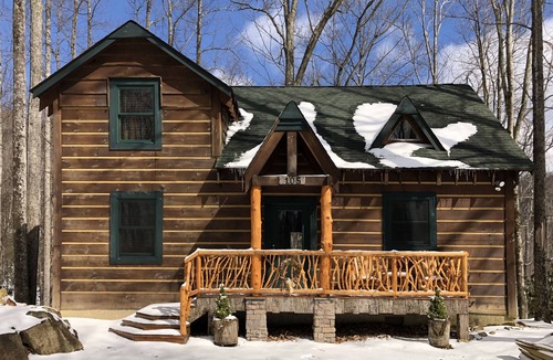 Beech Mountain Cabin | Cabin Retreat! Peaceful, Dog Friendly, Seasonal Views!