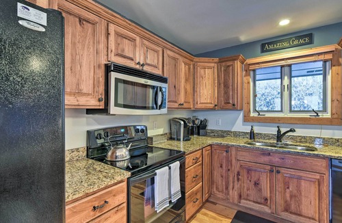 Blowing Rock House | Cabin w/Fireplace & Mountain Views: 5 Mi to Boone