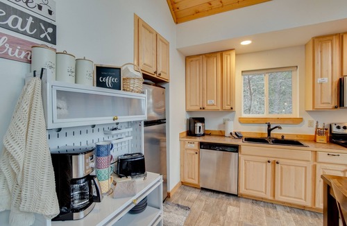 Ronald Cabin | Cabin w/Hot Tub & Fire Pit: 2 Mi to Cle Elum Lake