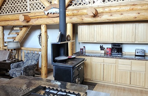Cohoe House | Cabin with Privacy and View - Moon Ridge Lair